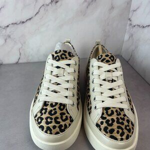 VIONIC WINNY LACE UP SNEAKERS (8.5)